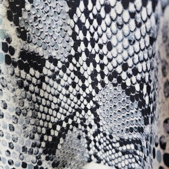 EUC EVOLUTION AND CREATION EVCR SNAKESKIN LIGHT IMPACT ACTIVEWEAR BRA SIZE M - Picture 2 of 6